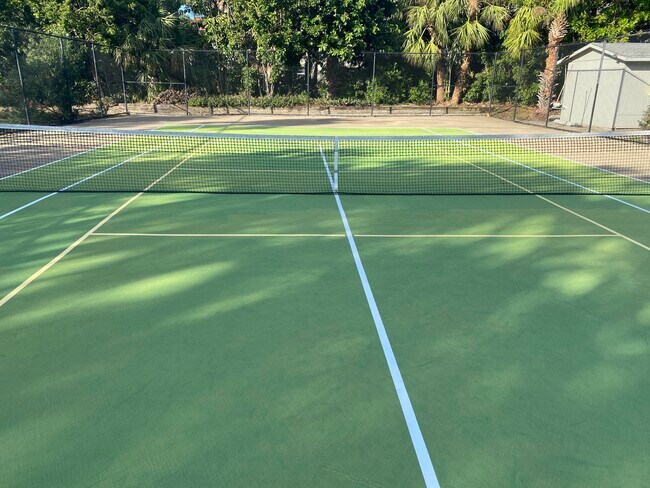 Building Photo - 5300 Jimmy Buffett Mem Hwy