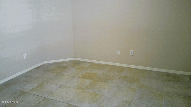 Building Photo - 901 Las Aves Pl