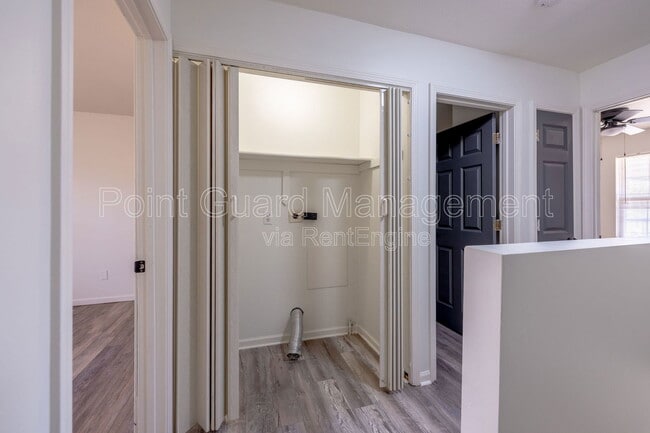 Building Photo - 955 Leroy St