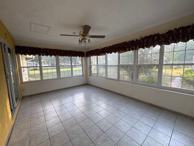 Building Photo - Beautiful Pool Home In Great Location!