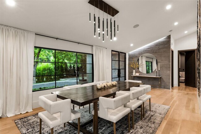 Building Photo - 4280 Shorecrest Dr