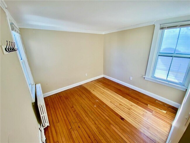 Building Photo - 67 1/2 Roseneath Ave