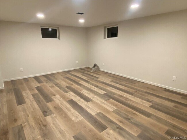 Building Photo - 18 Mountain Rd