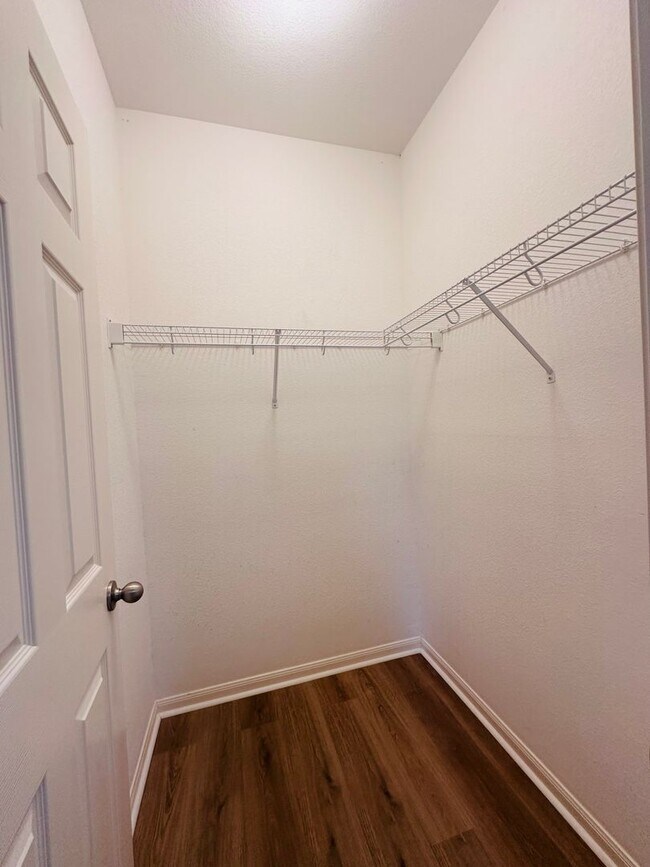 Building Photo - 6017 Tapestry Dr