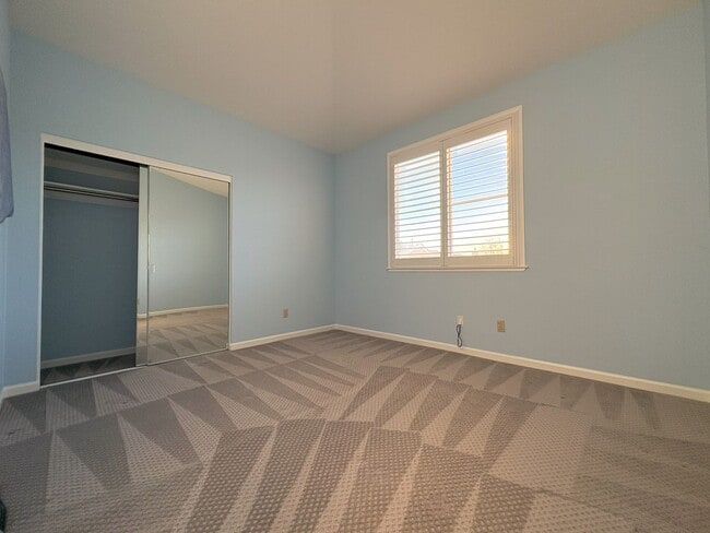 Building Photo - Charming Waterfront Single Family Home in Redwood Shores Available Now!