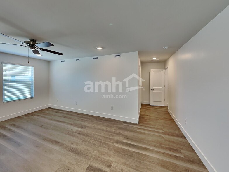 Building Photo - 9623 E Harkes Dr