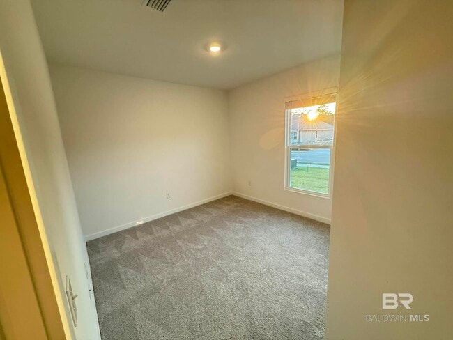 Building Photo - 19293 Maple Crest Loop