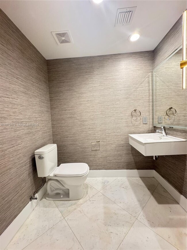 Building Photo - 17301 Biscayne Blvd