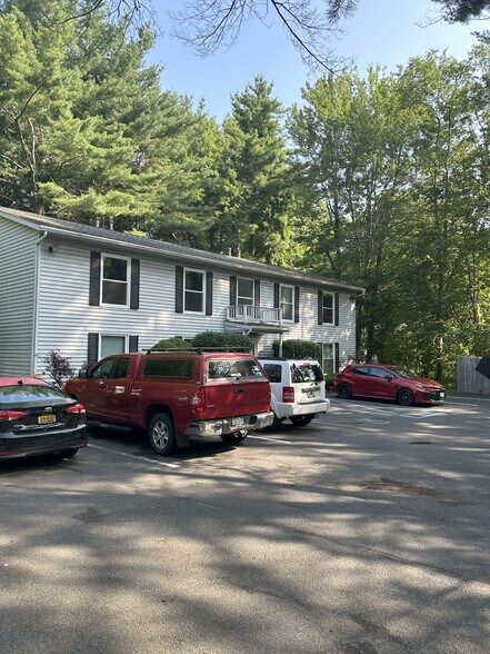 Building Photo - 3011 Lone Pine Rd