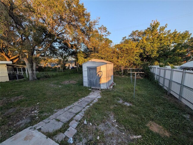 Building Photo - 720 NW 15th Terrace