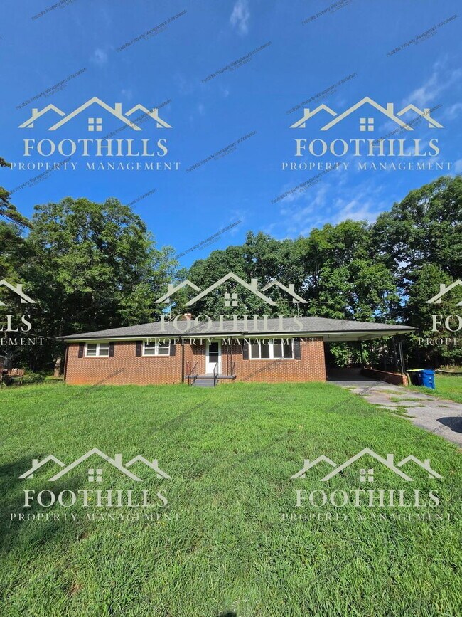 Building Photo - 605 River Rd