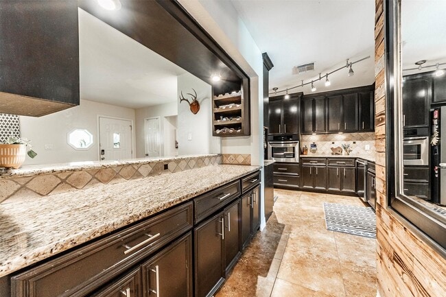 Building Photo - 11 10th Ave N