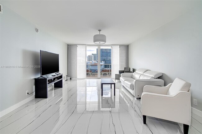 Building Photo - 3140 S Ocean Dr