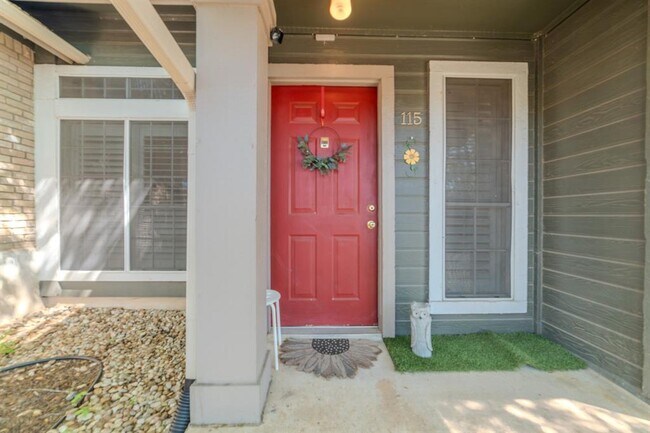 Building Photo - 1015 E Yager Ln