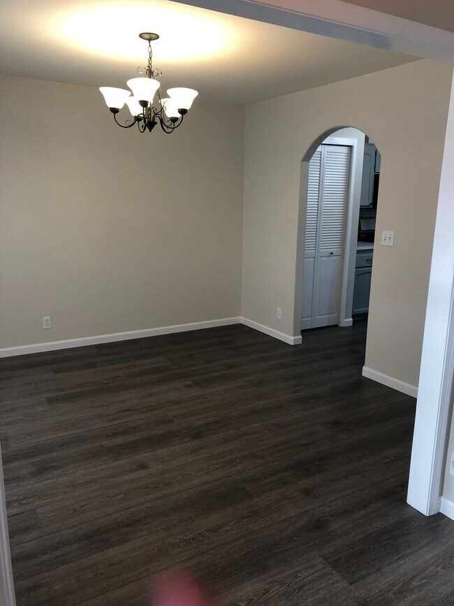 Building Photo - ***PENDING APPLICATION***Beautiful 3 Bedroom Home with Massive Garage and Bonus Room