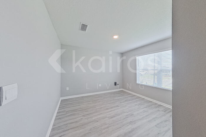 Building Photo - 289 Monarch Ln