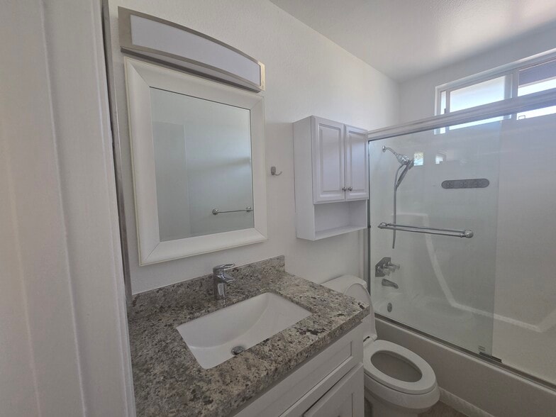 Building Photo - 247 Avenida Montalvo