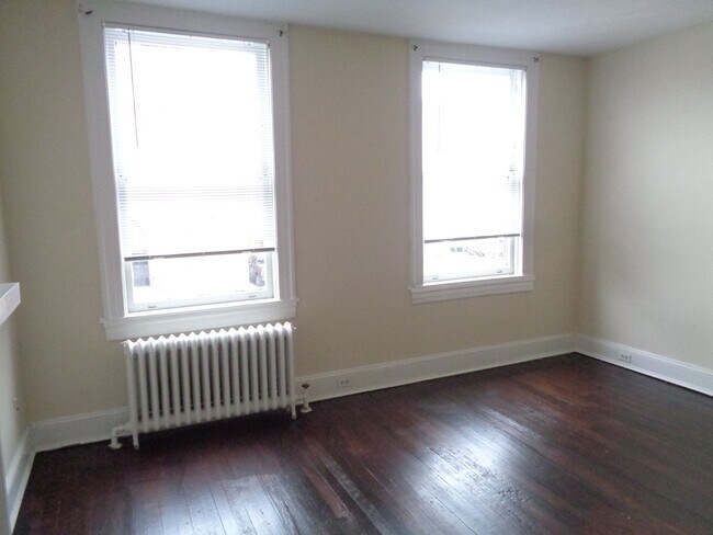 Building Photo - 3403 Bank St