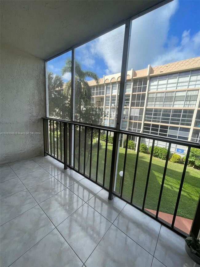 Building Photo - 1 bedroom in Hallandale FL 33009