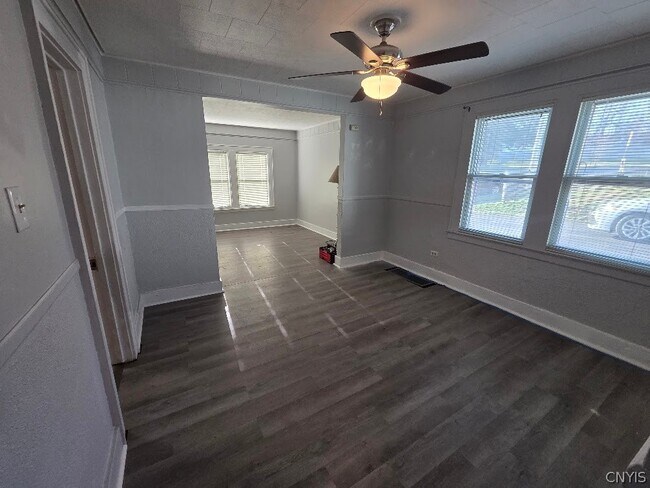 Building Photo - 112 Gale Ave