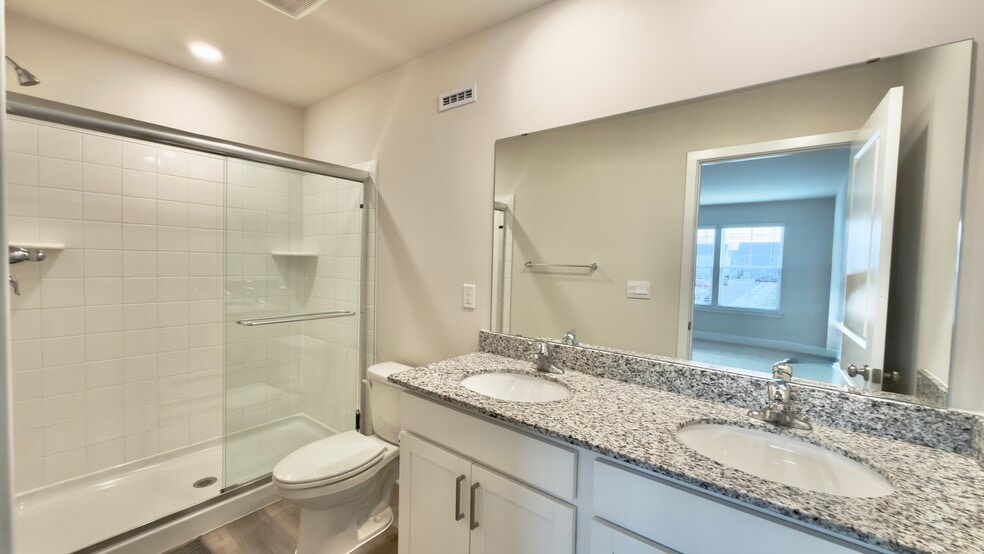 Primary Bath - 106 Hopi Pl