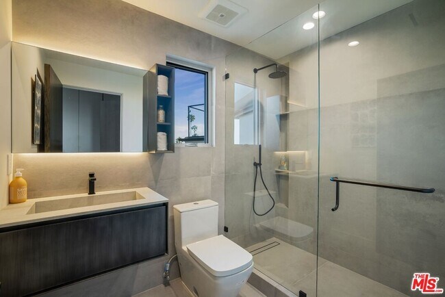 Building Photo - 9270 Kinglet Dr