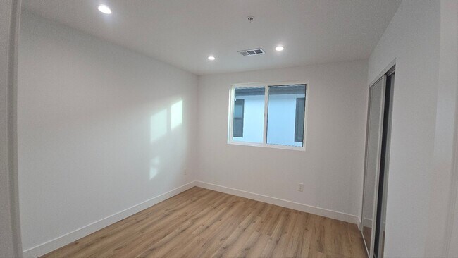 Building Photo - Graham(10422)