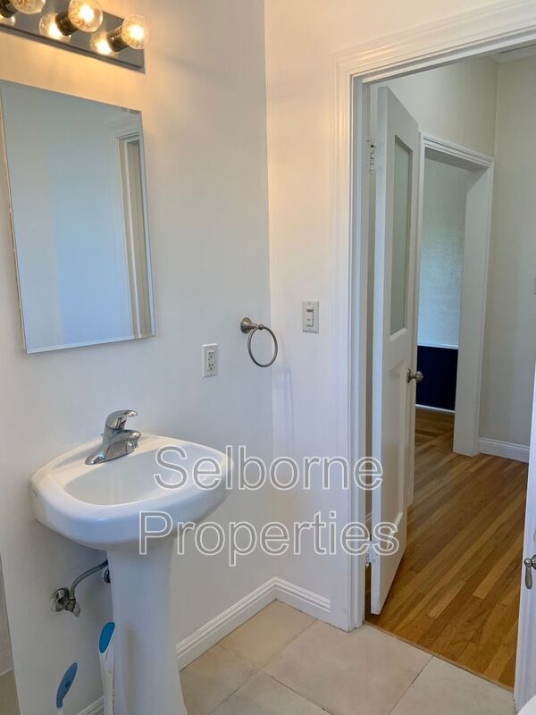 Building Photo - 507 Forest St