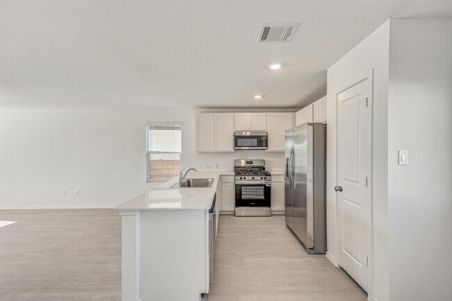 Building Photo - 367 Keefer