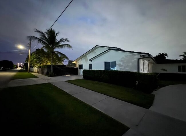 Building Photo - 2930 SW 79th Ct