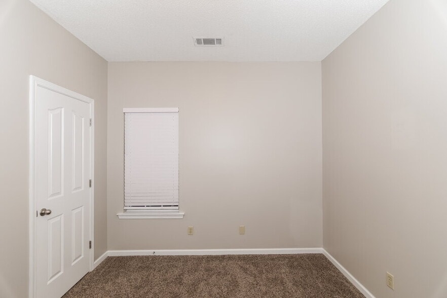 Building Photo - 6887 Seaside Dr