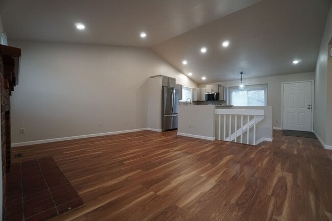 Building Photo - 3070 Mirage Dr