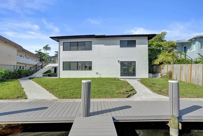 Building Photo - 840 SE 22nd Ave