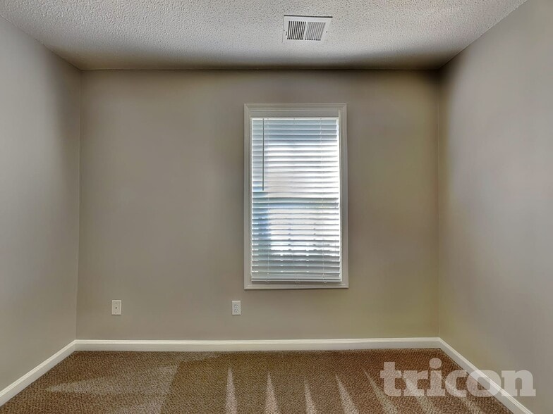 Building Photo - 73 Seagrave Ct