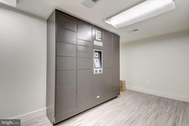 Building Photo - 1411 Key Blvd