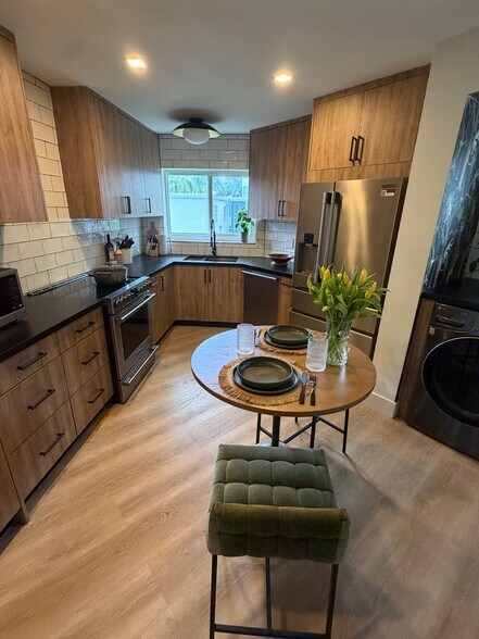 Building Photo - 818 SE 4th St