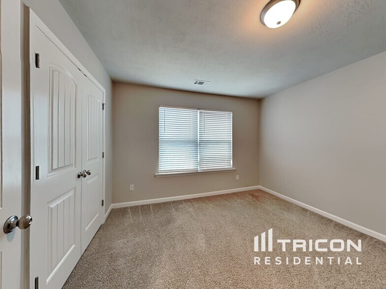 Building Photo - 270 Orchard Ln