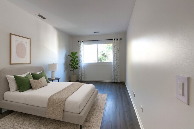 Building Photo - 912 Crain St