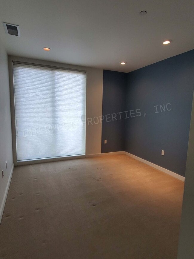 Building Photo - PERE02--*