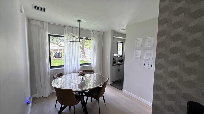 Building Photo - 433 NW 15th Way