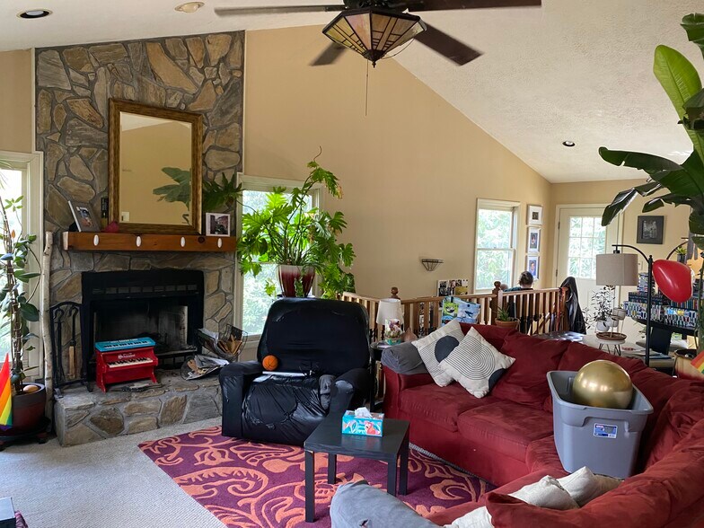 Building Photo - 253 Briar Rose Trl