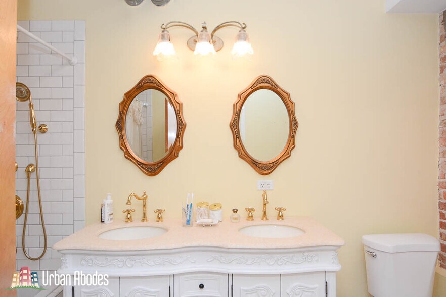 Building Photo - 1723 W Erie St