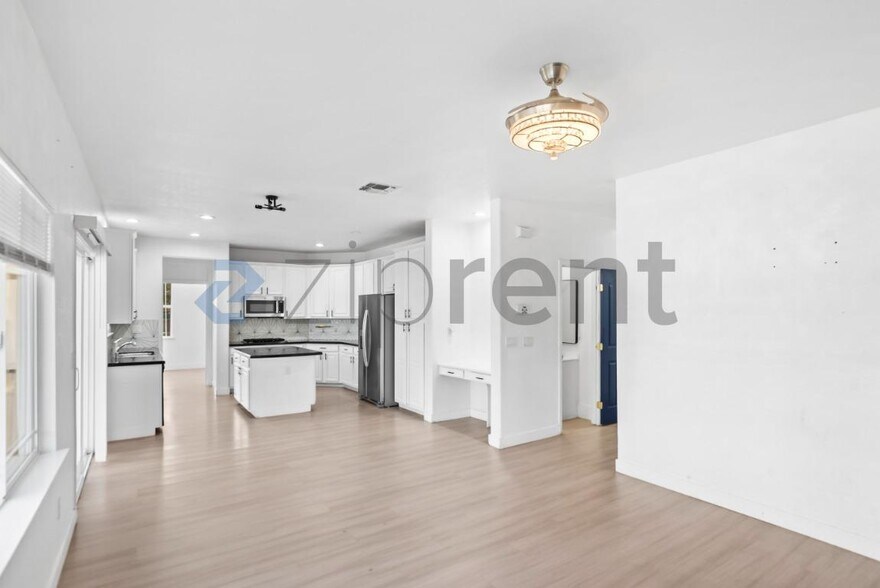 Building Photo - Unit