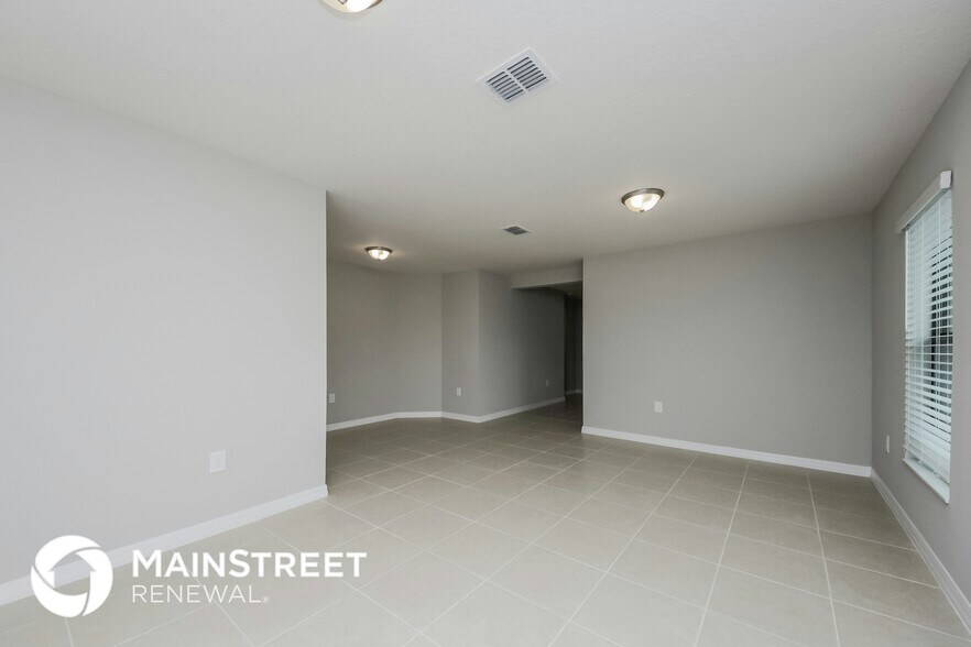 Building Photo - 387 Begonia Ct