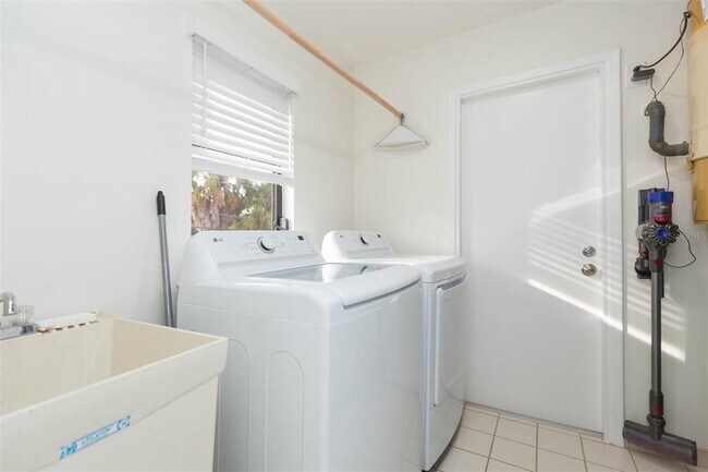 Building Photo - 3604 E Maritana Dr