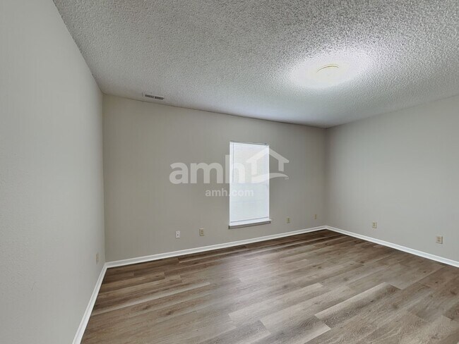 Building Photo - 5793 Amber Ln
