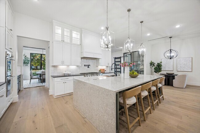 Building Photo - 431 W 30th St