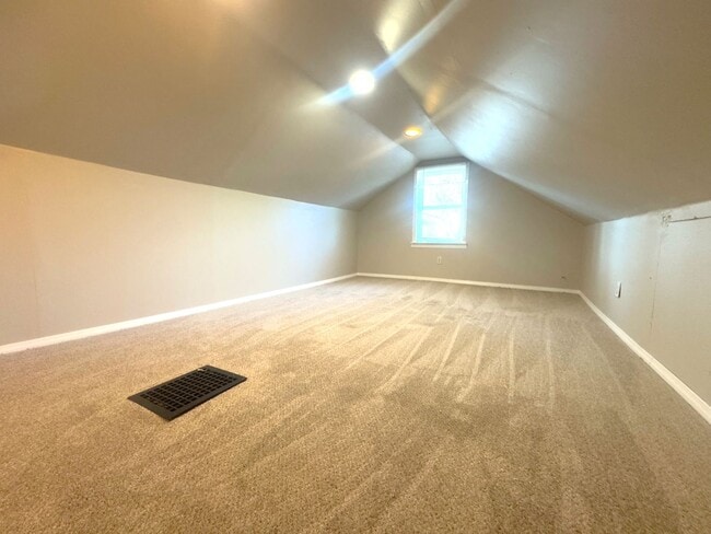 Building Photo - Recently Renovated 3-Bedroom Home in South City!