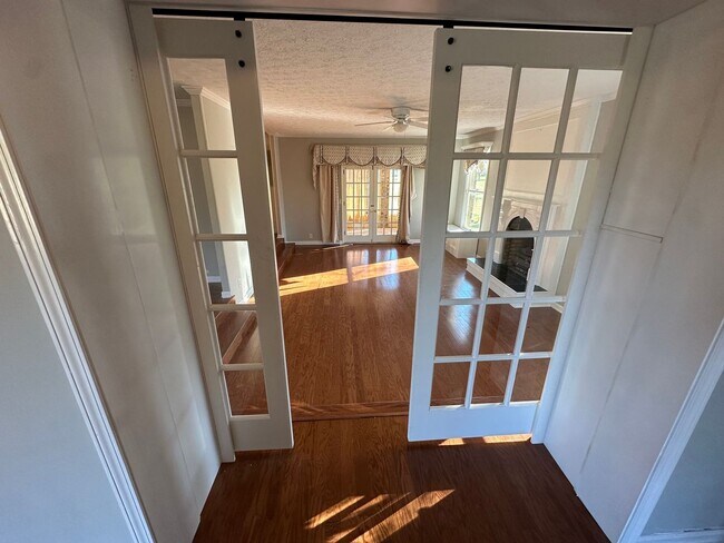 Building Photo - FOR LEASE - 4 Bed, 4 Bath, 5000sqft, 1.5 a...