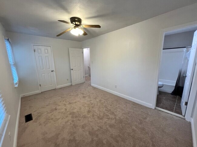Building Photo - 1528 Jameson Dr